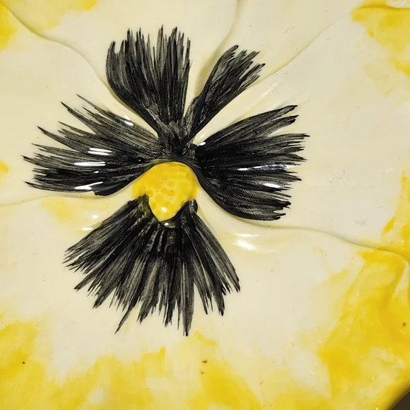 INT. Yellow Violet Flower Shaped Trinket Dish - Picture 2 of 4